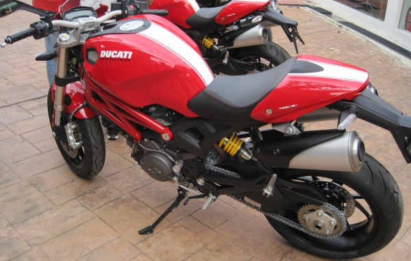Невероятно быстрый мотоцикл Ducati Monster 796 Corse Stripe