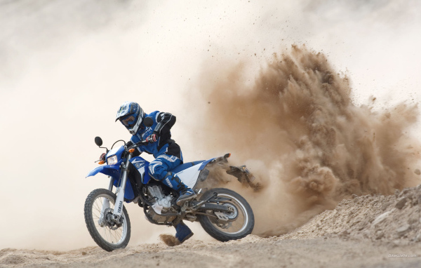 Невероятно быстрый мотоцикл Suzuki DR 200 SE