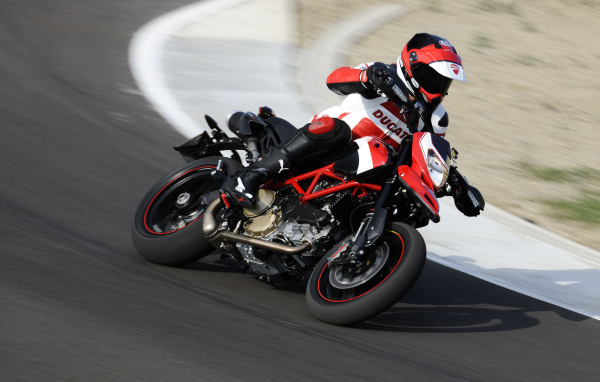 Невероятно быстрый мотоцикл Ducati Hypermotard SP