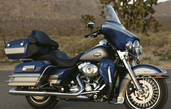 Невероятно быстрый мотоцикл Harley-Davidson CVO Electra Glide Ultra Classic