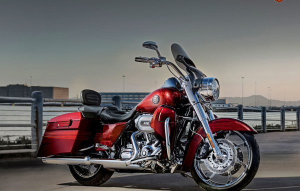 Невероятно быстрый мотоцикл Harley-Davidson CVO Road King