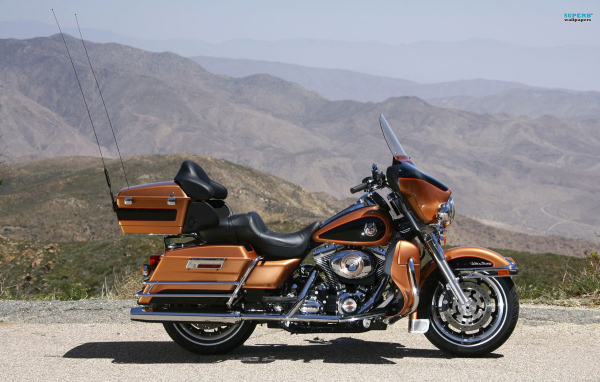 Невероятно быстрый мотоцикл Harley-Davidson Electra Glide Ultra Classic