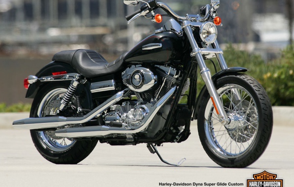 Невероятно быстрый мотоциклHarley-Davidson Dyna Super Glide Custom