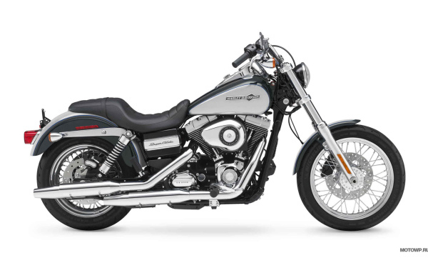 Мотоцикл модели Harley-Davidson Dyna Super Glide Custom