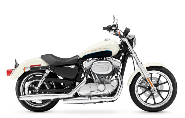 Мотоцикл модели Harley-Davidson XL 883L Sportster