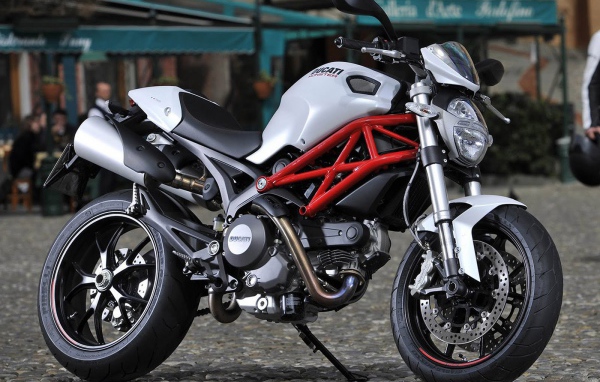 Новый мотоцикл Ducati Monster 796 Corse Stripe