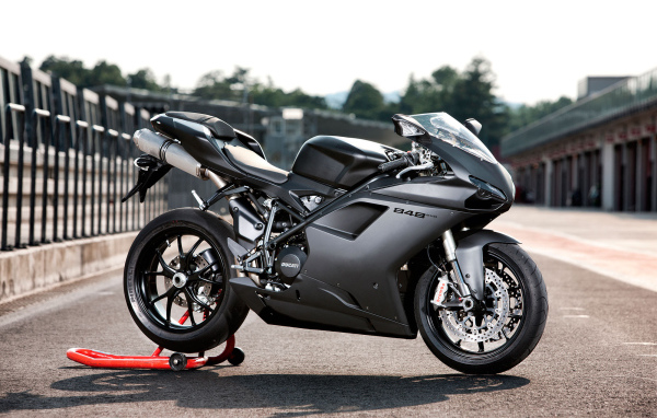 Новый мотоцикл Ducati Superbike 848 Evo