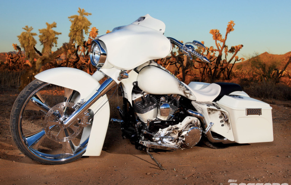 Новый мотоцикл Harley-Davidson Street Glide