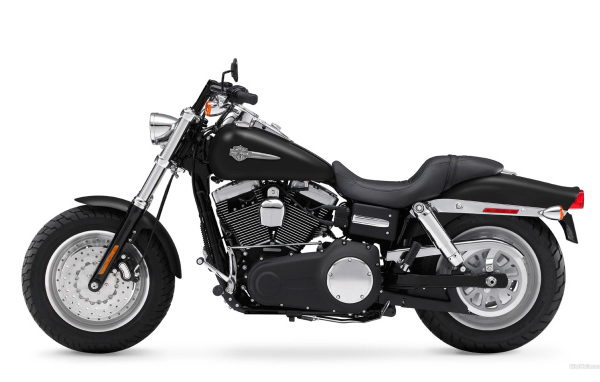 Новый надежный мотоцикл Harley-Davidson Dyna Fat Bob