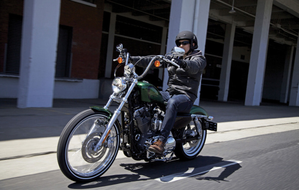 Новый надежный мотоцикл Harley-Davidson XL 1200V Sportster Seventy-Two