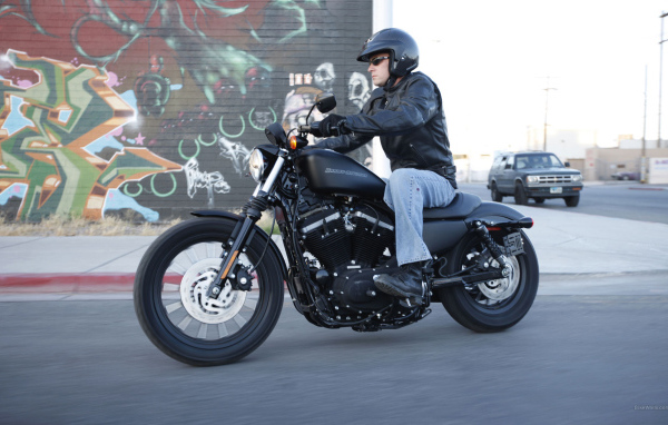 Новый надежный мотоцикл Harley-Davidson XL 883N Sportster Iron