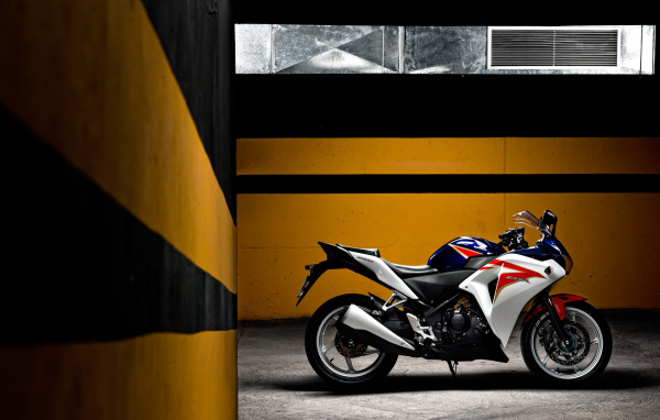 Новый надежный мотоцикл Honda CBR 250 R