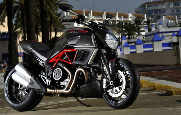 Популярный мотоцикл Ducati Diavel