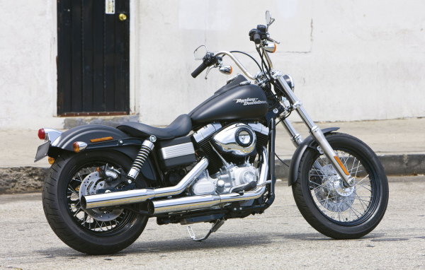 Популярный мотоцикл Harley-Davidson Dyna Street Bob
