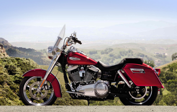 Популярный мотоцикл Harley-Davidson Dyna Switchback
