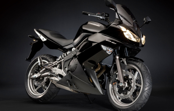 Популярный мотоцикл Kawasaki ER-6f