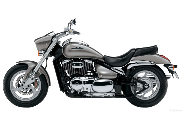 Популярный мотоцикл Suzuki  Intruder M800