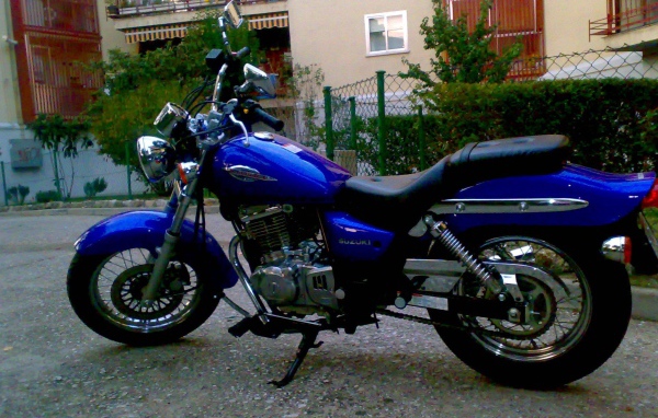 Популярный мотоцикл Suzuki Marauder 125