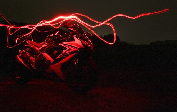 Красный неоновый Susuki GSX 750R