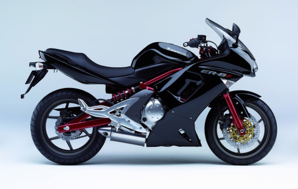 Надежный мотоцикл Kawasaki ER-6f