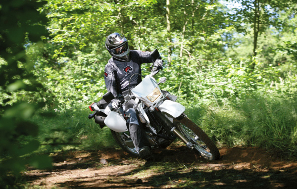 Надежный мотоцикл Suzuki DR-Z400 S