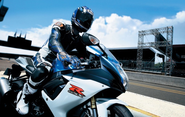 Надежный мотоцикл Suzuki GSX-R 750