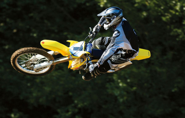 Надежный мотоцикл Suzuki RM-Z 250