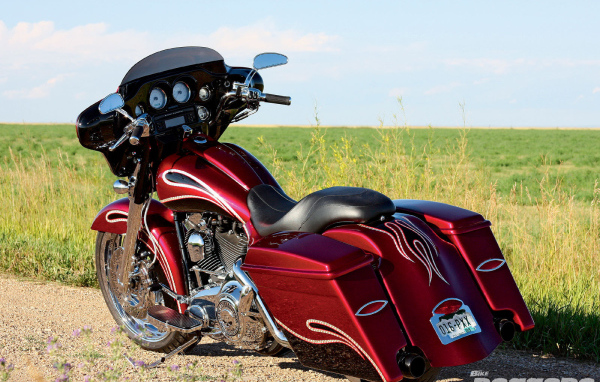 Надежный мотоцикл Harley-Davidson Street Glide