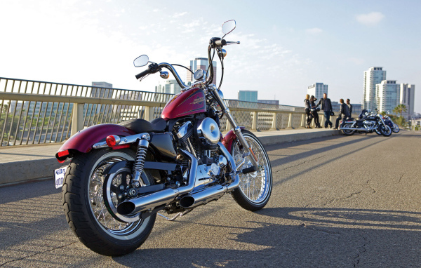 Надежный мотоцикл Harley-Davidson XL 1200V Sportster Seventy-Two