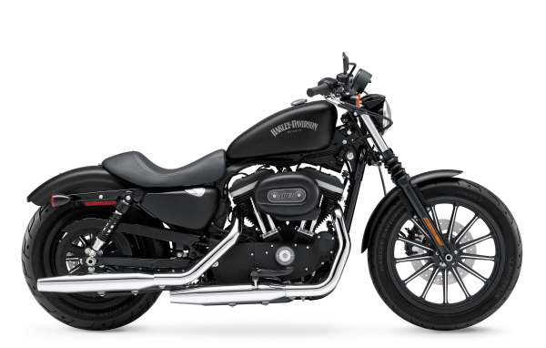 Надежный мотоцикл Harley-Davidson XL 883R Sportster Roadster