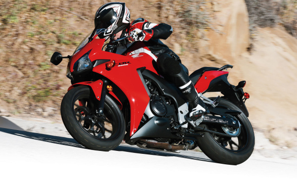 Надежный мотоцикл Honda CBR 500 R