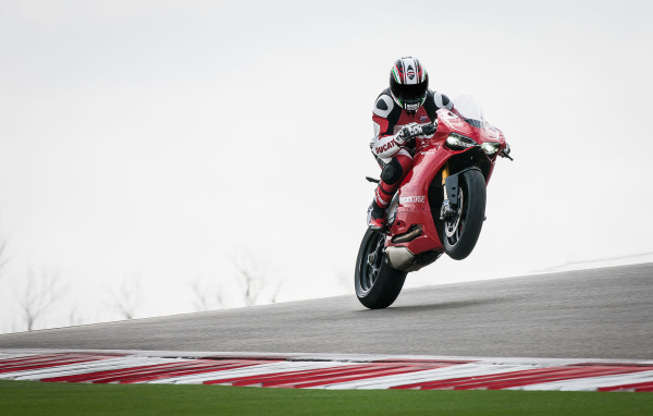 Тест-драйв мотоцикла Ducati Superbike 1199 Panigale