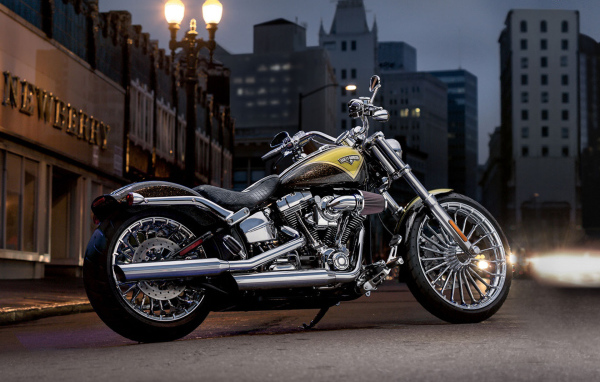 Тест-драйв мотоцикла Harley-Davidson CVO Breakout