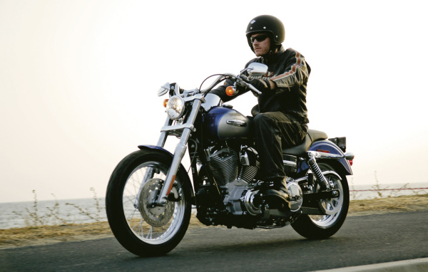 Тест-драйв мотоцикла Harley-Davidson Dyna Super Glide Custom