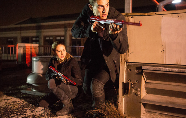 Суперзвезда Тео Джеймс