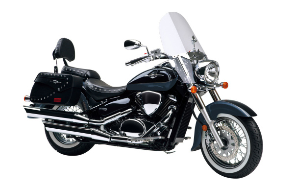 Новый мотоцикл на дороге Suzuki Boulevard S 40