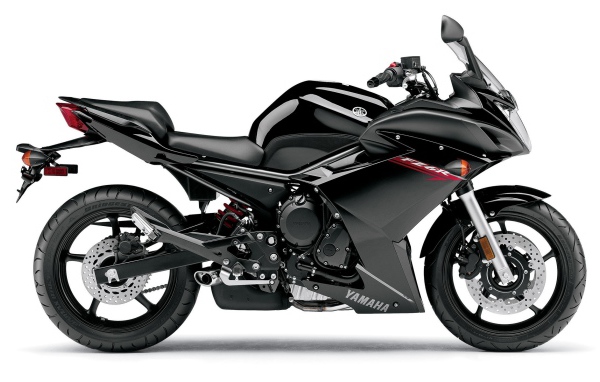 Черный Yamaha fz6r