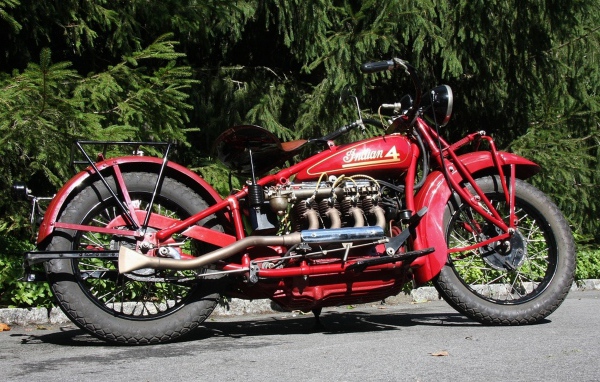 Индийский мощный мотоцикл