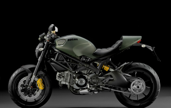 Мотоцикл модели Ducati Monster 796 Corse Stripe