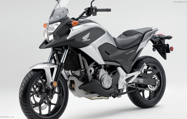 Невероятно быстрый мотоцикл Honda NC 700 X