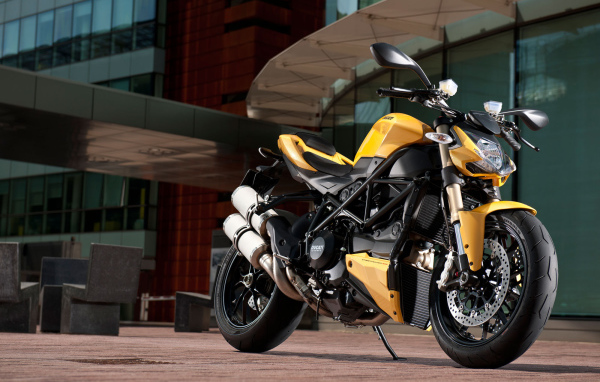 Популярный мотоцикл Ducati Streetfighter 848