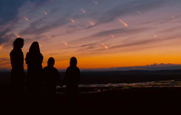 Ной люди смотрят на город
