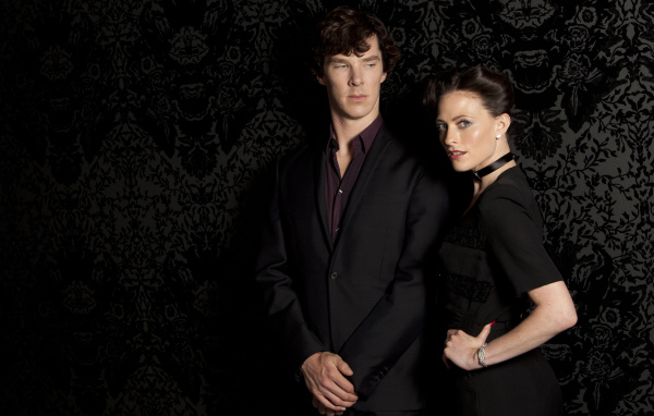 Герой и героиня сериала Шерлок