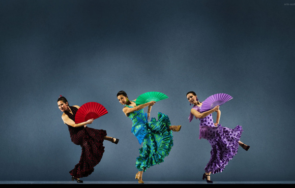 Танец с веерами