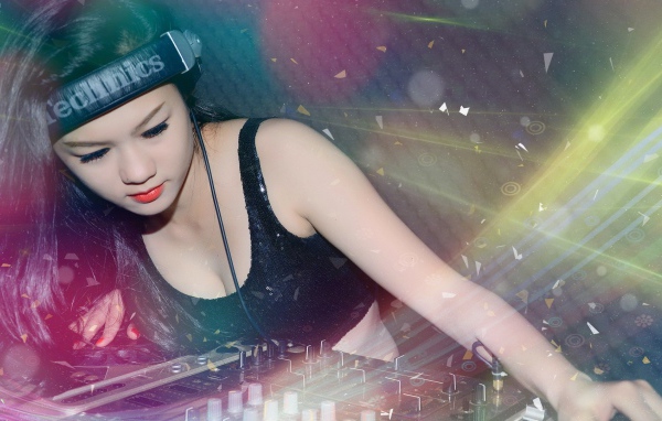 Ди джей девушка