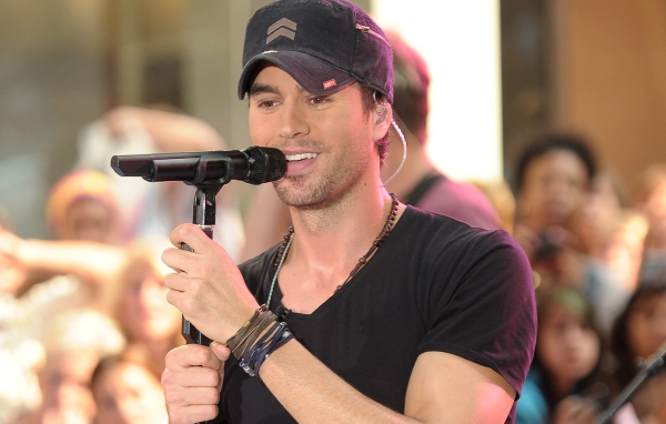Enrique Iglesias with microphone
