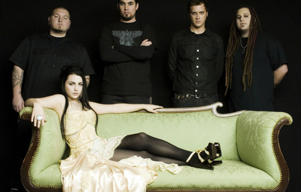 Evanescence на диване