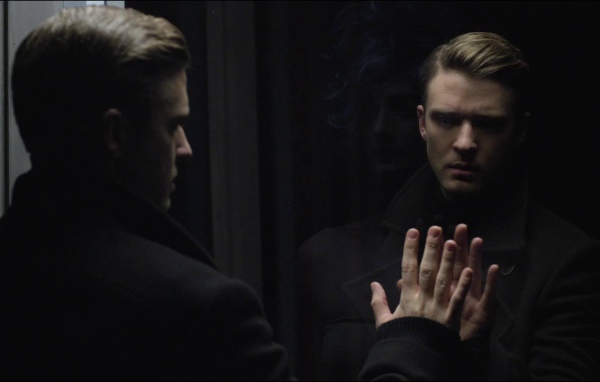 Justin Timberlake in a clip Mirrors