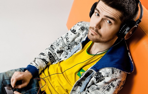 Noize MC в наушниках