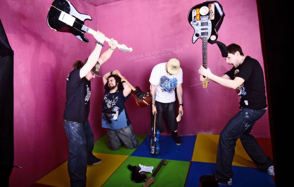 Noize MC ломает гитару